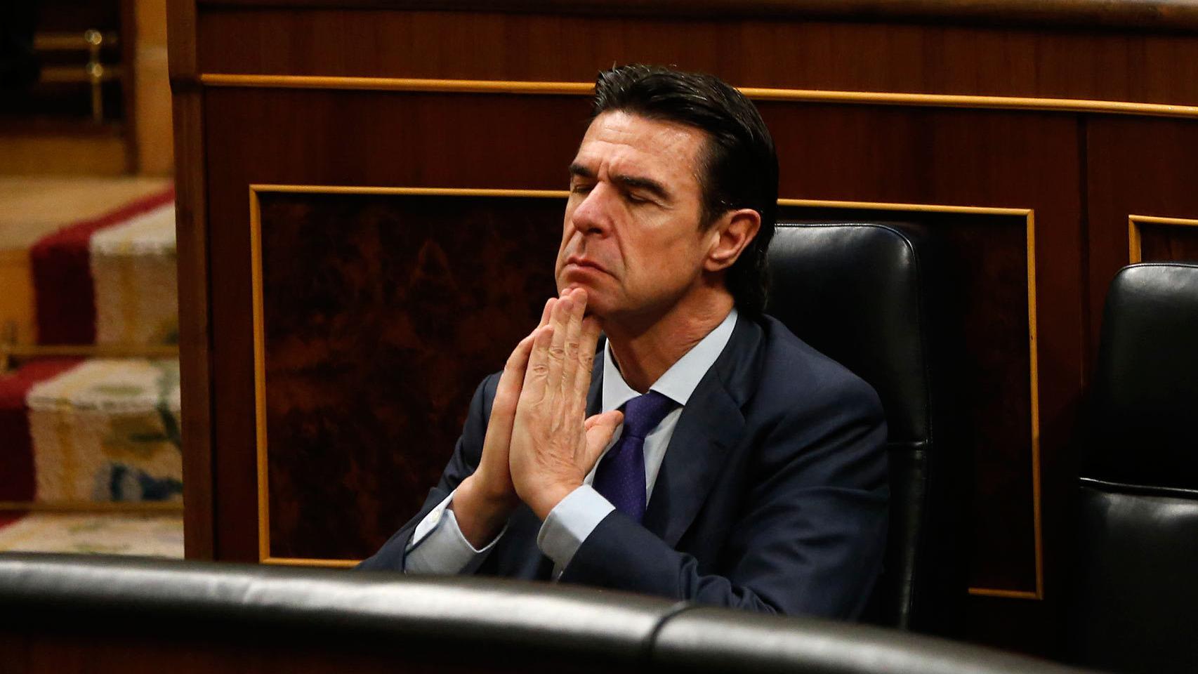 El ministro de Industria en funciones, José Manuel Soria, en su escaño.