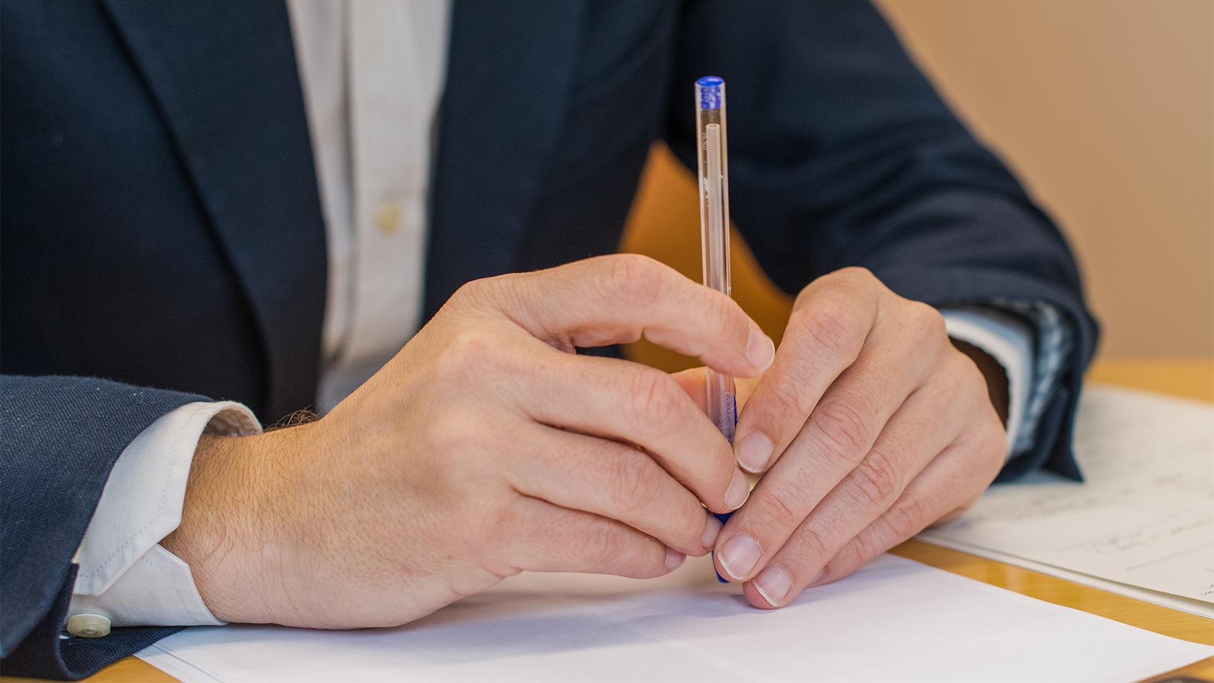 El portavoz de Podemos en la Asamblea, durante la entrevista en su despacho.