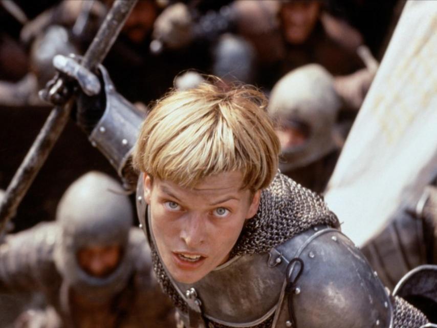 Milla Jovovich como Juana de Arco en la película de Luc Besson de 1999.