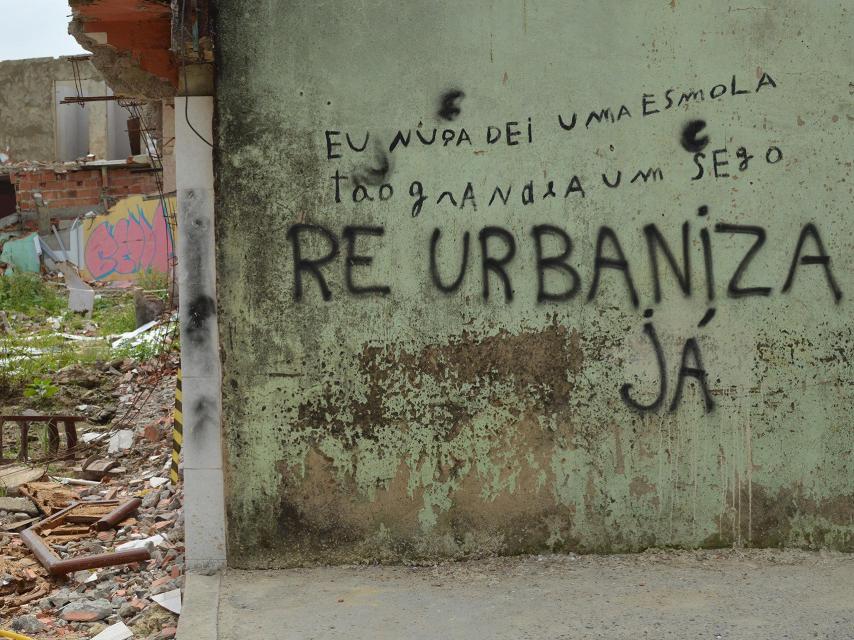 Los muros de las casas derribadas en Vila Autódromo.