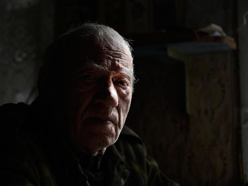 Ivan nunca abandonó su aldea, a 40 kilómetros de Chernóbil.