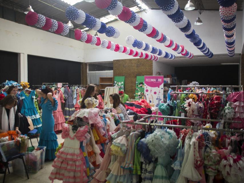 Los trajes de sevillana donados a la ong sevillana.