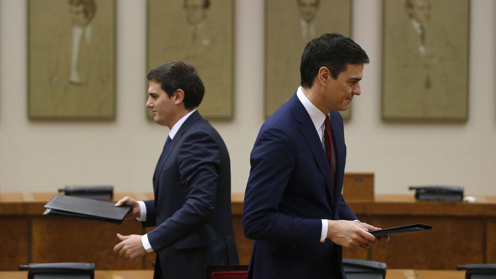 ánchez y Rivera tras firmar su acuerdo en el Congreso.