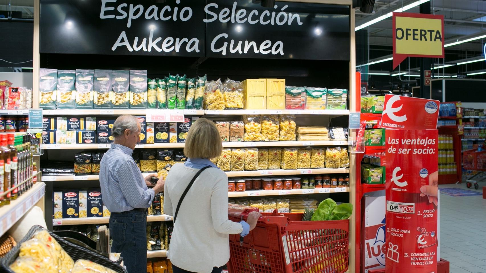 Interior de un establecimiento de Eroski.
