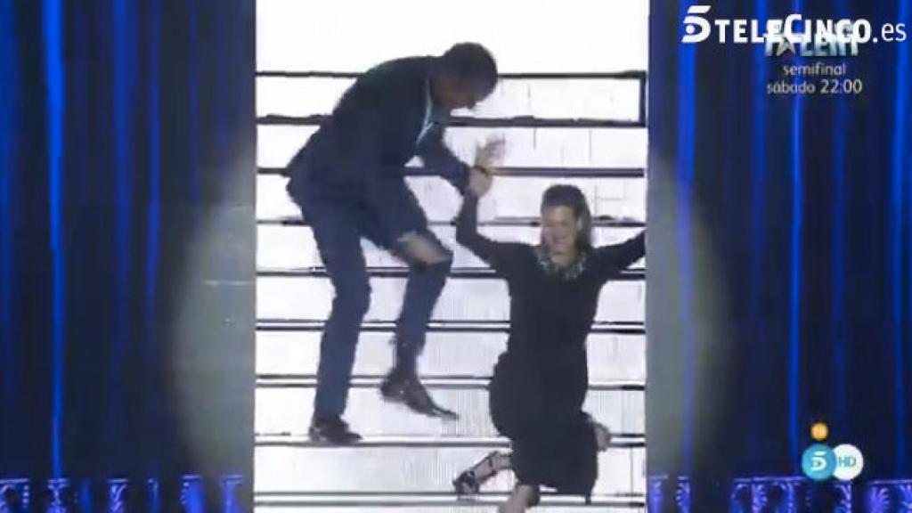 La aparatosa caída de Laura Matamoros al entrar en el plató de 'GH VIP'