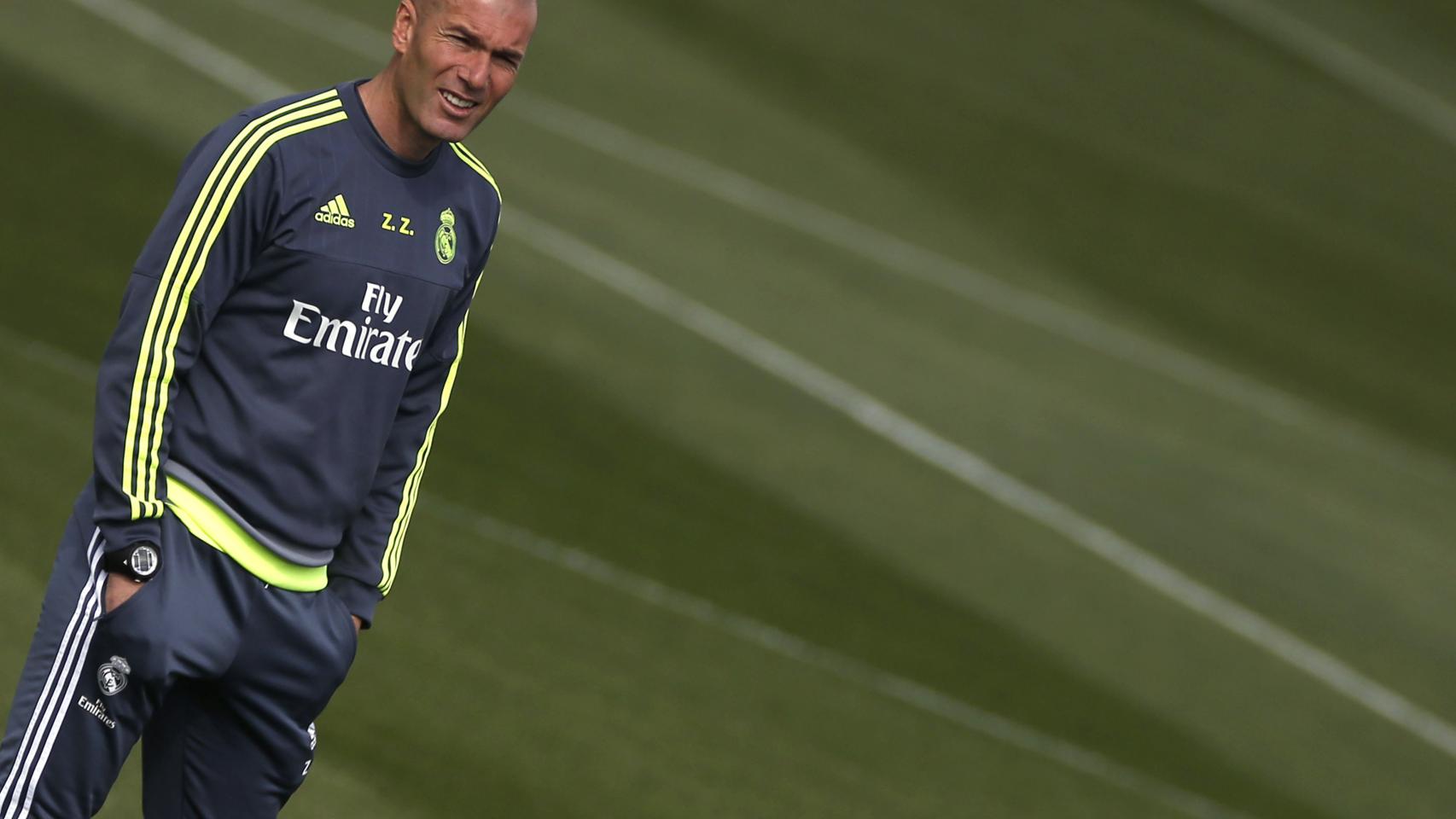 Zidane dirige el entrenamiento merengue.
