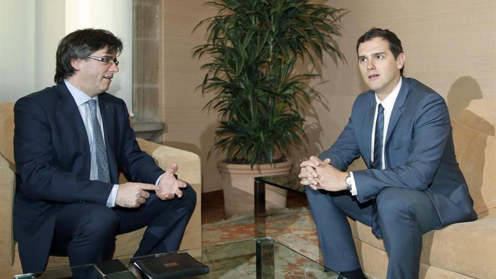 Rivera y Puigdemont, en su reunión en Barcelona.