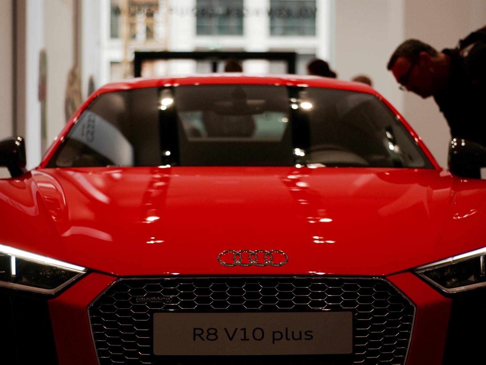 Vehículo de Audi, enseña del grupo Volkswagen