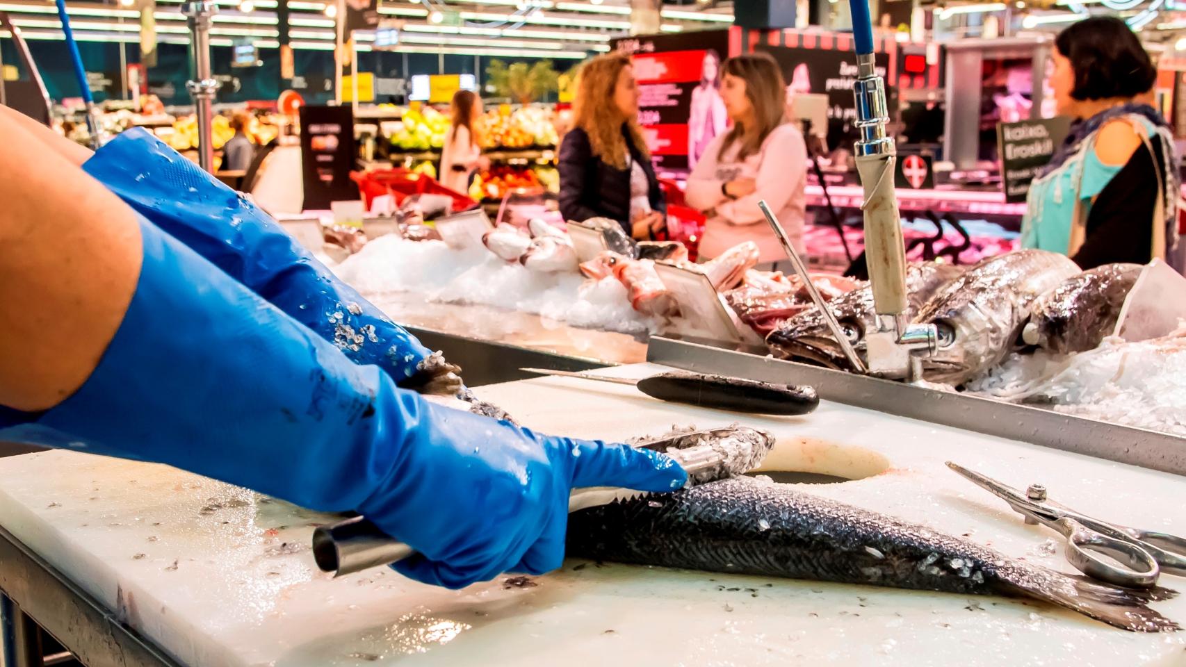 Interior de un establecimiento de Eroski.