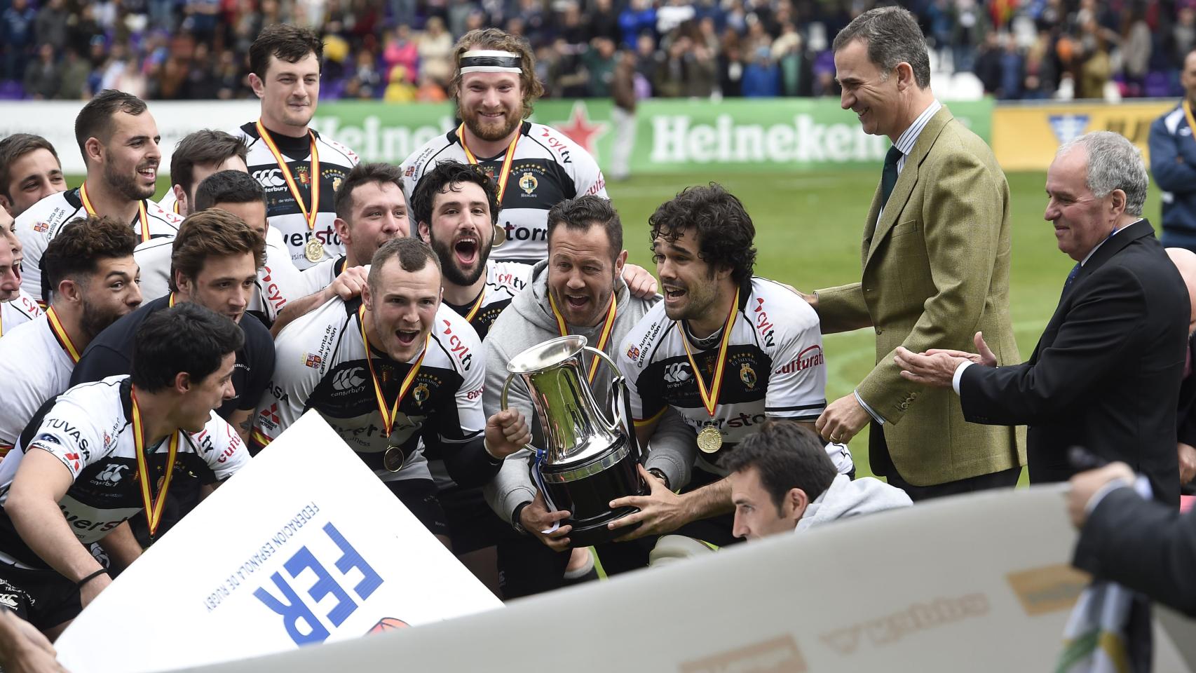 Felipe VI felicitó uno por uno a los jugadores