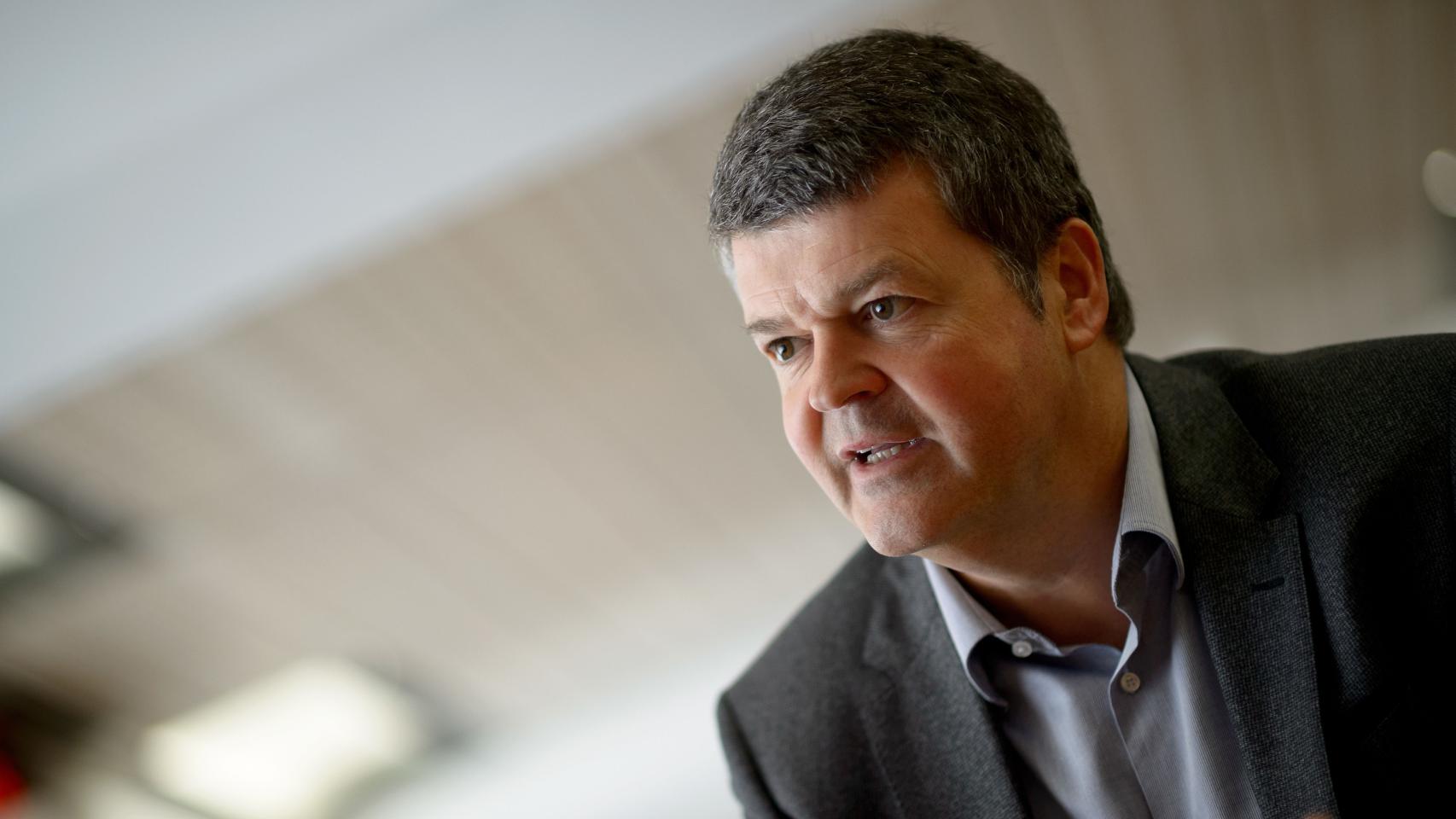 Somers pide que la multiculturalidad no diferencie entre ellos y nosotros.