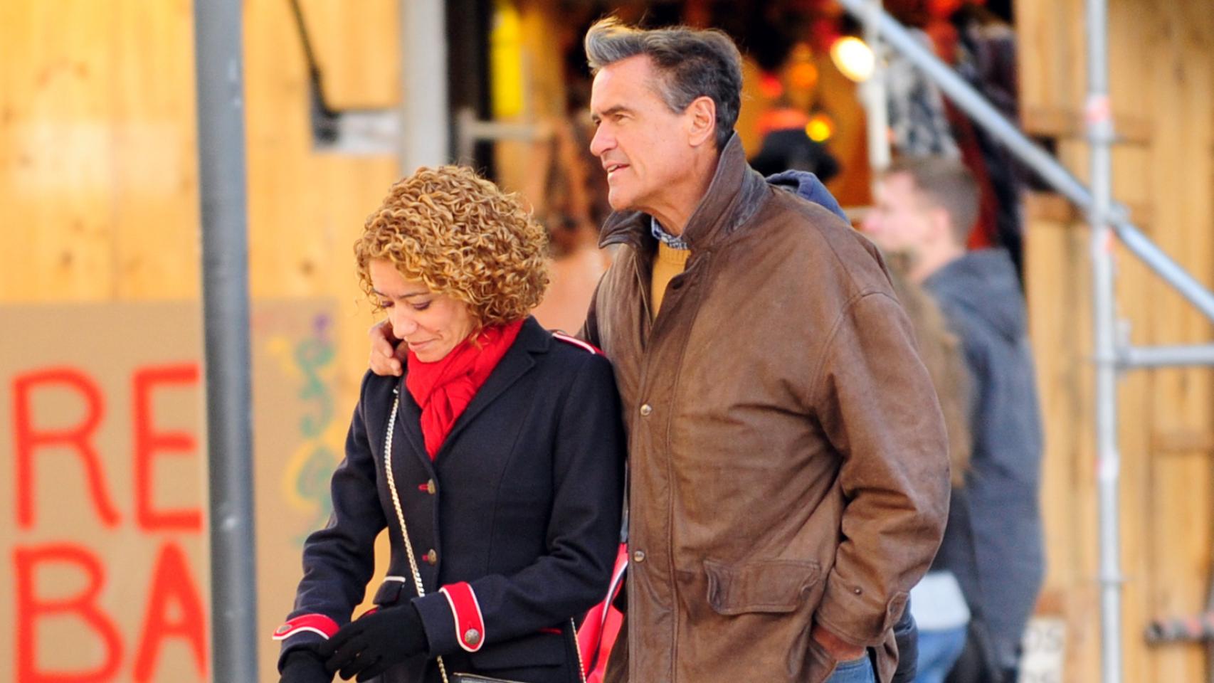 López Aguilar y Sandra Rodríguez pasean agarrados por las calles de Madrid