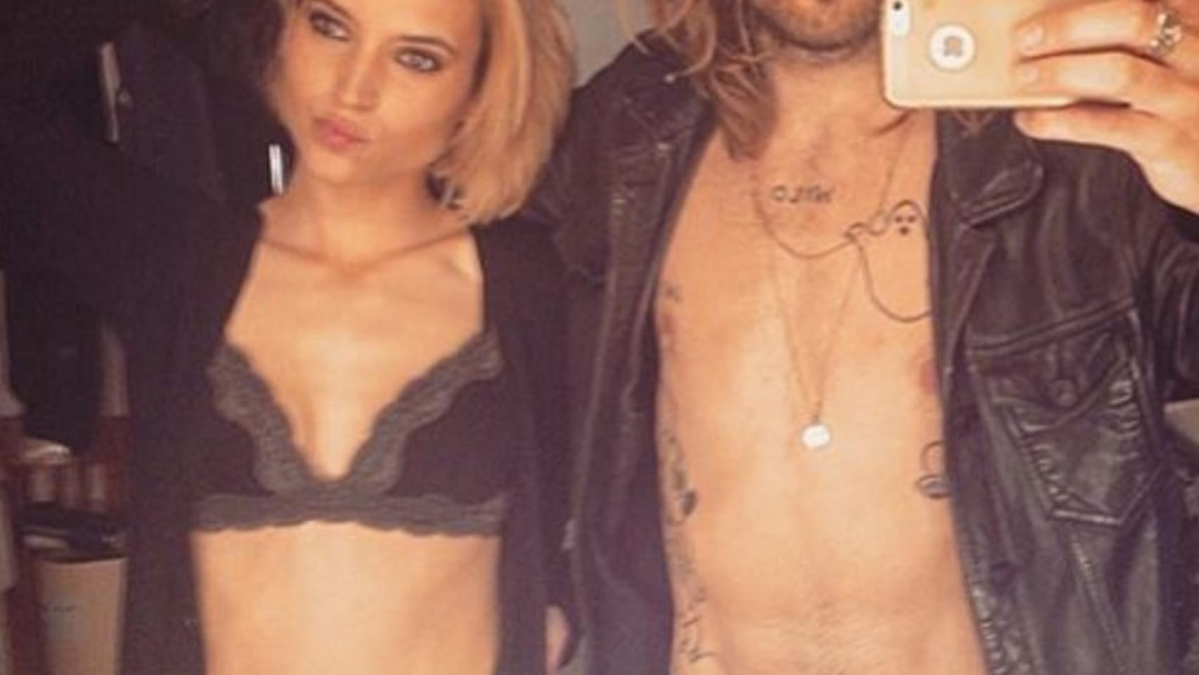 Ana Fernández y su chico incendian las redes sociales