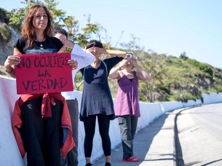 Alba Ruiz (tercera por la izquierda) junto con tres voluntarias españolas más.