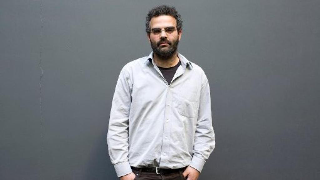 Image: Una niña está perdida en el siglo XX