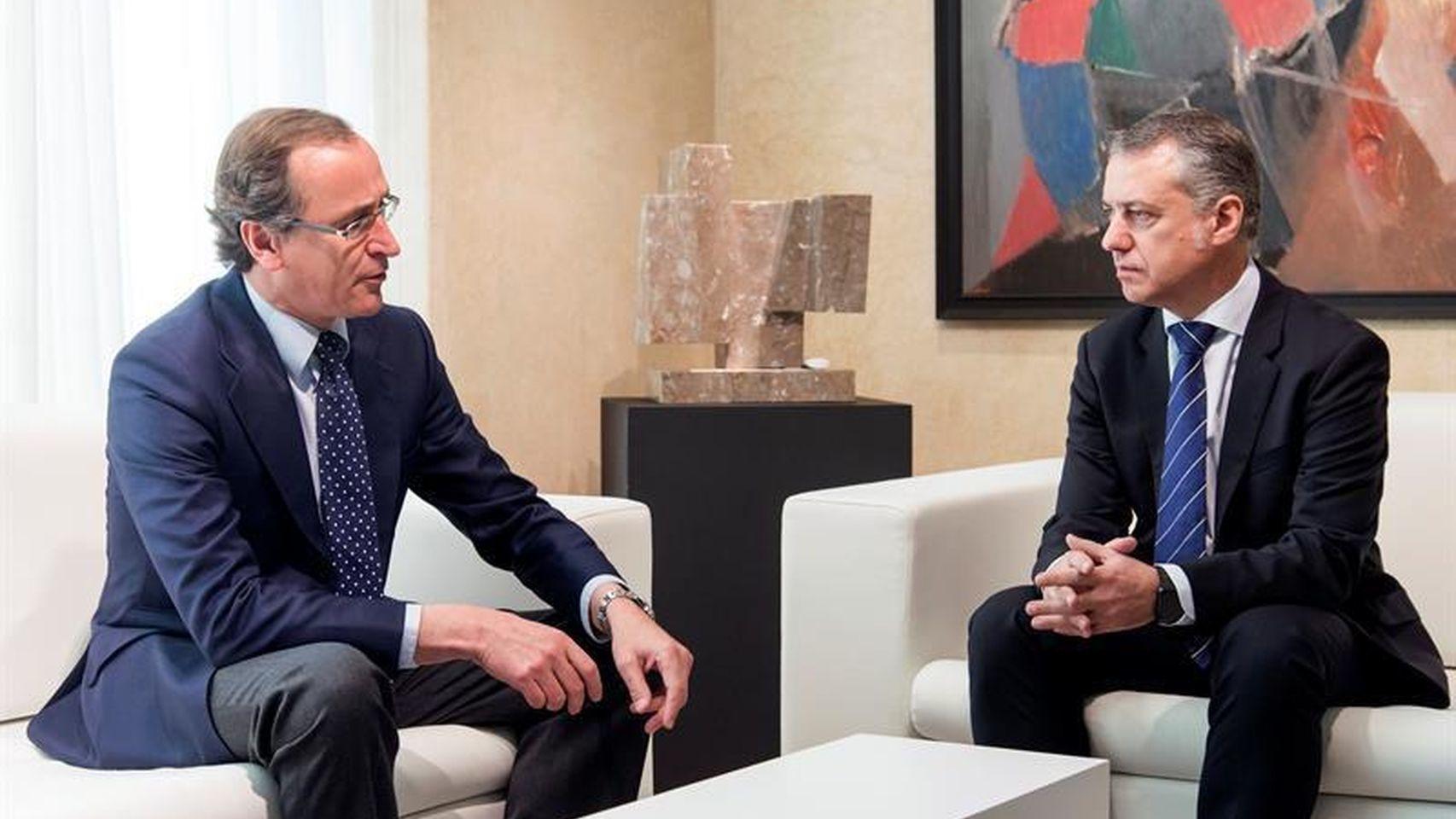 Alfonso Alonso, ministro de Sanidad y líder del PP en el País Vasco, y el lehendakari Íñigo Urkullu.