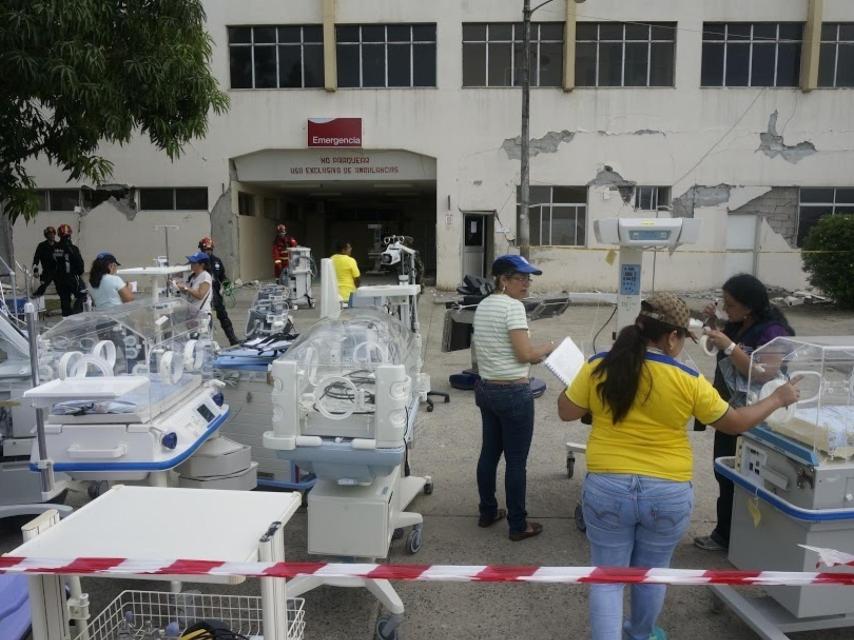 Exterior del Hospital General de Chone.