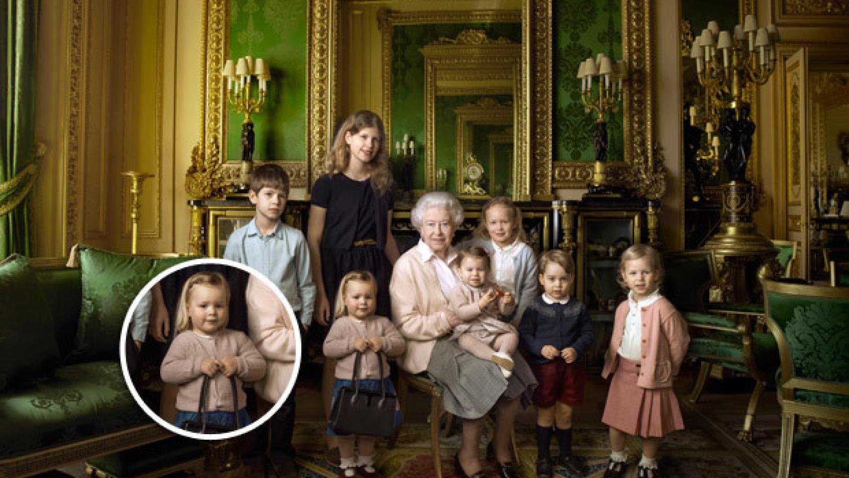 A Mia Grace Tindall, bisnieta de Isabel II, no le pudieron quitar el bolso de la monarca para la foto