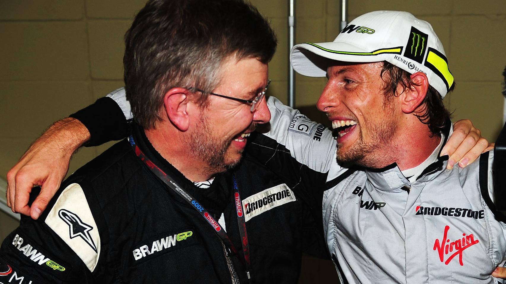 Jenson Button celebra su título Mundial con Ross Brawn en 2009.