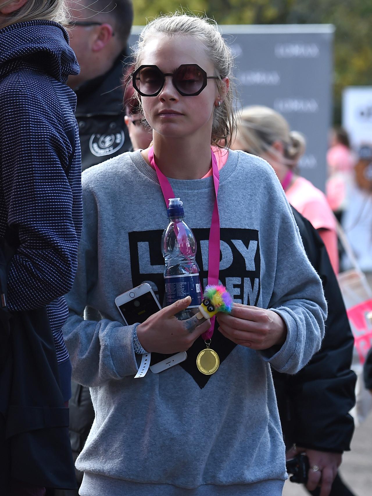 La modelo tras recibir la medalla