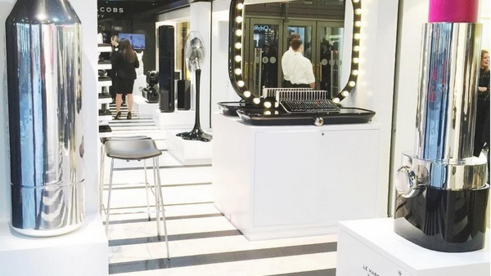 Harrods también ha querido hacer promoción de ‘Charlotte’ la barra de labios de Marc Jacob