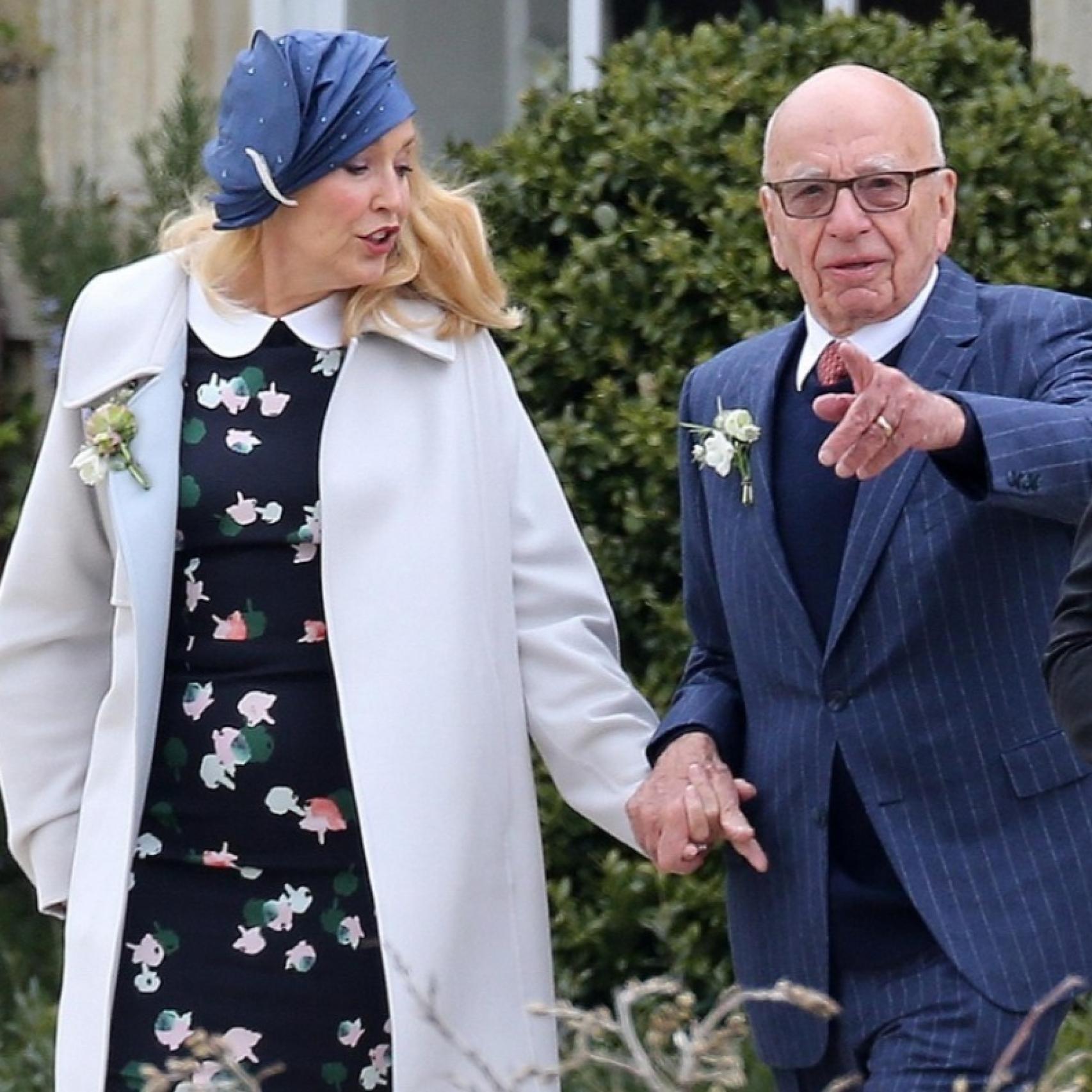 Jerry Hall y Rupert Murdoch a la salida del enlace de James Jagger