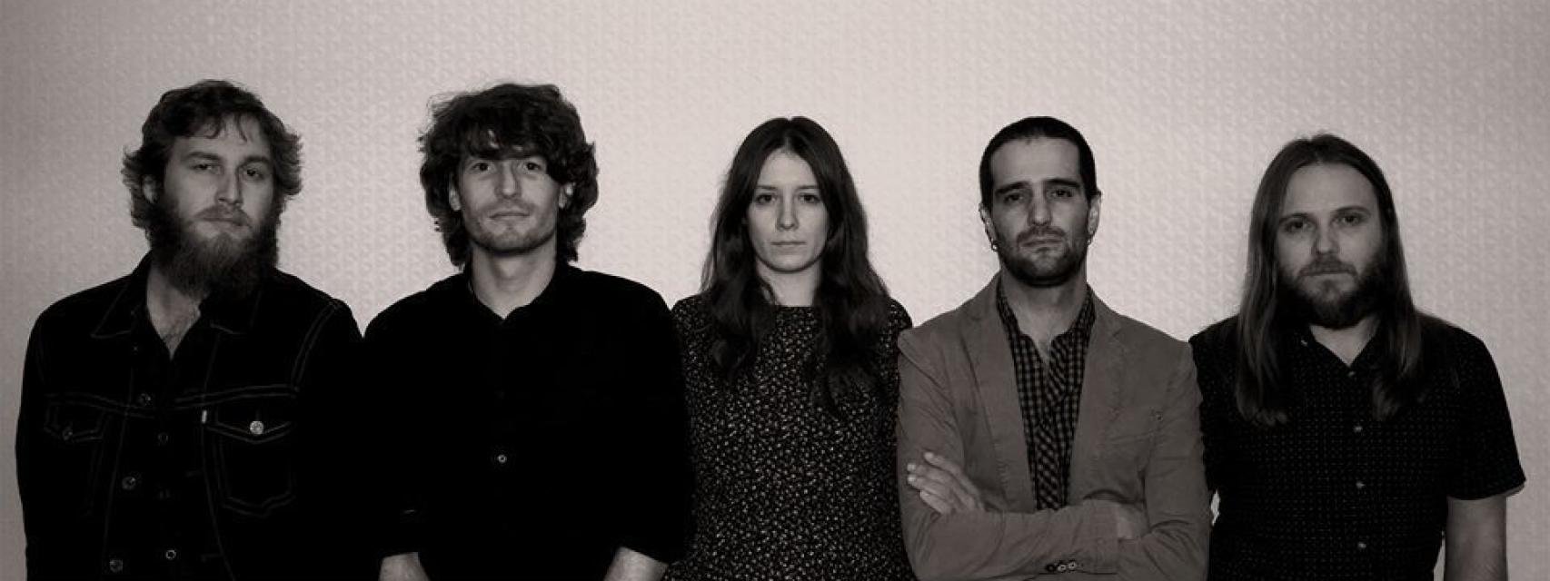 Morgan (su vocalista, Nina, al centro).