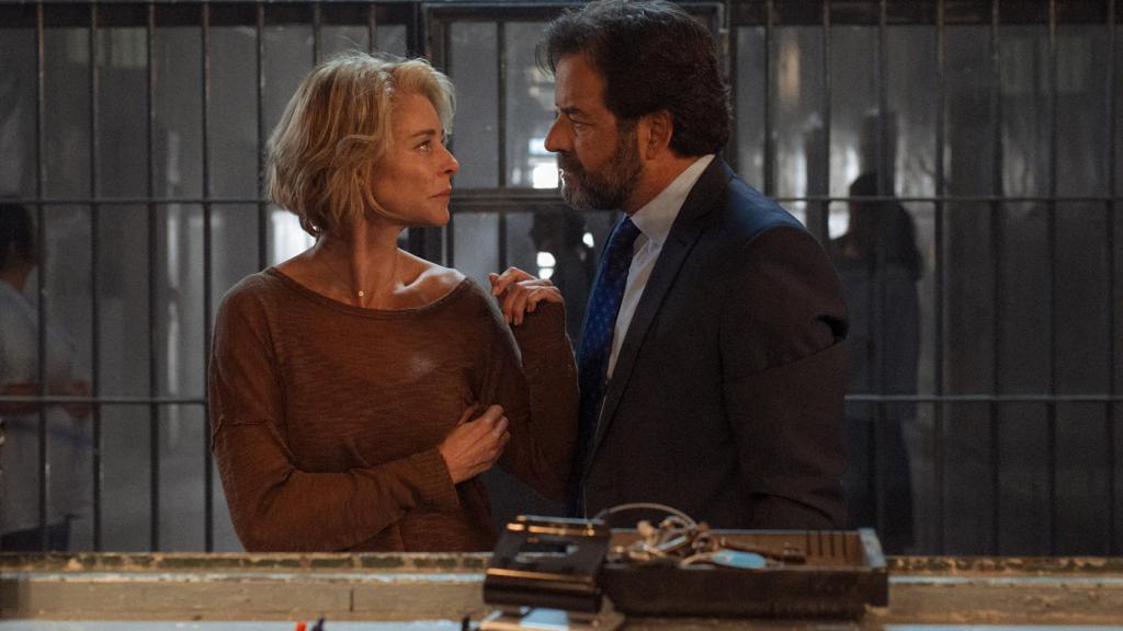 Crítica 'La embajada': el error de ver la corrupción como un lío de faldas