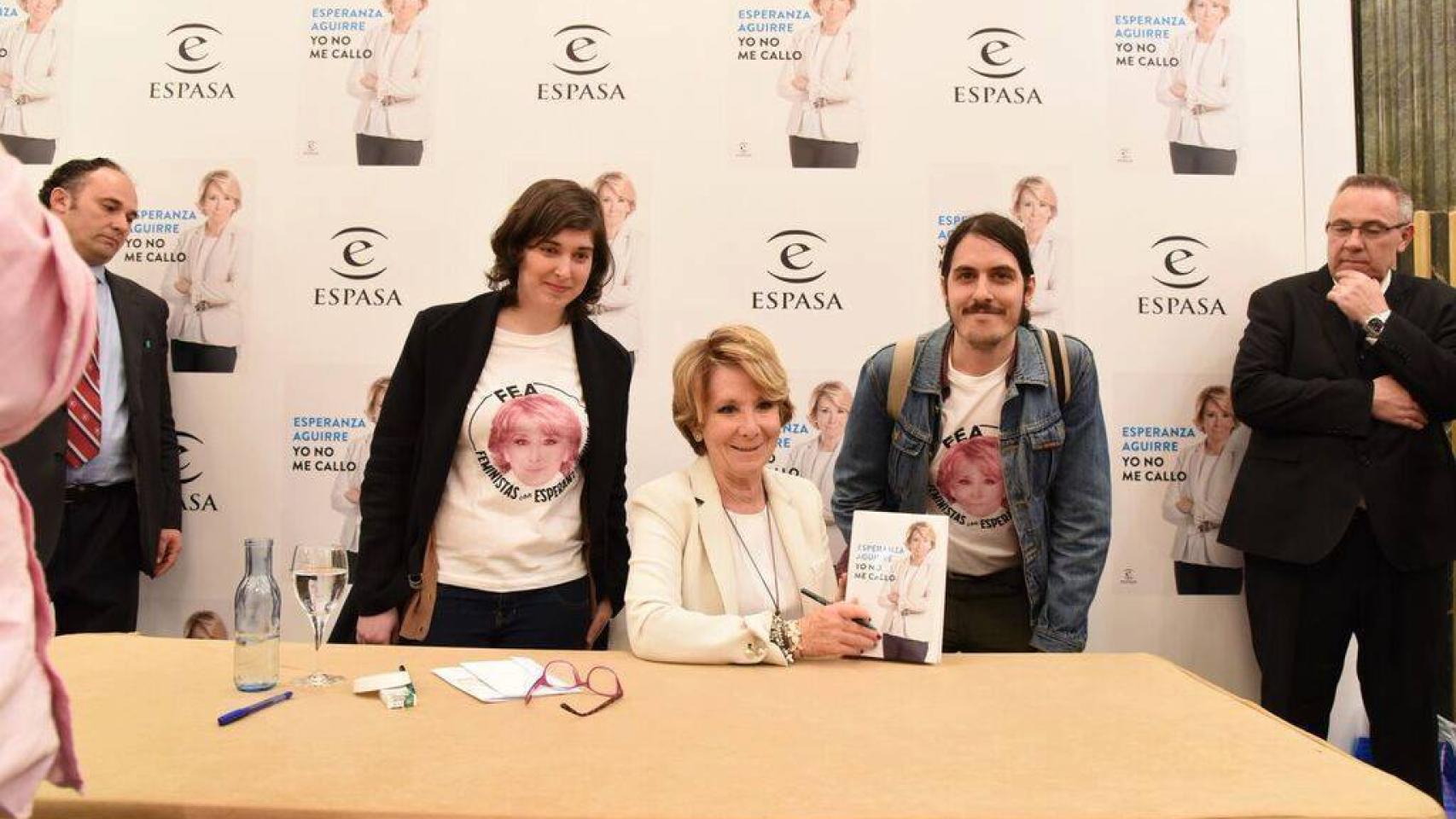 Así acudieron al acto de presentación del libro de Esperanza