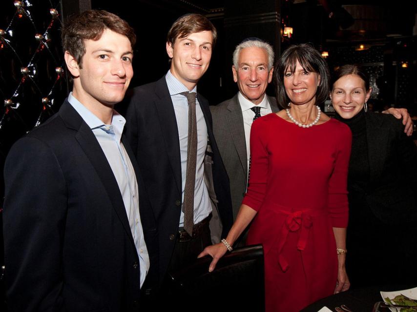 Josh, Jared, Charles y Seryl Kushner
