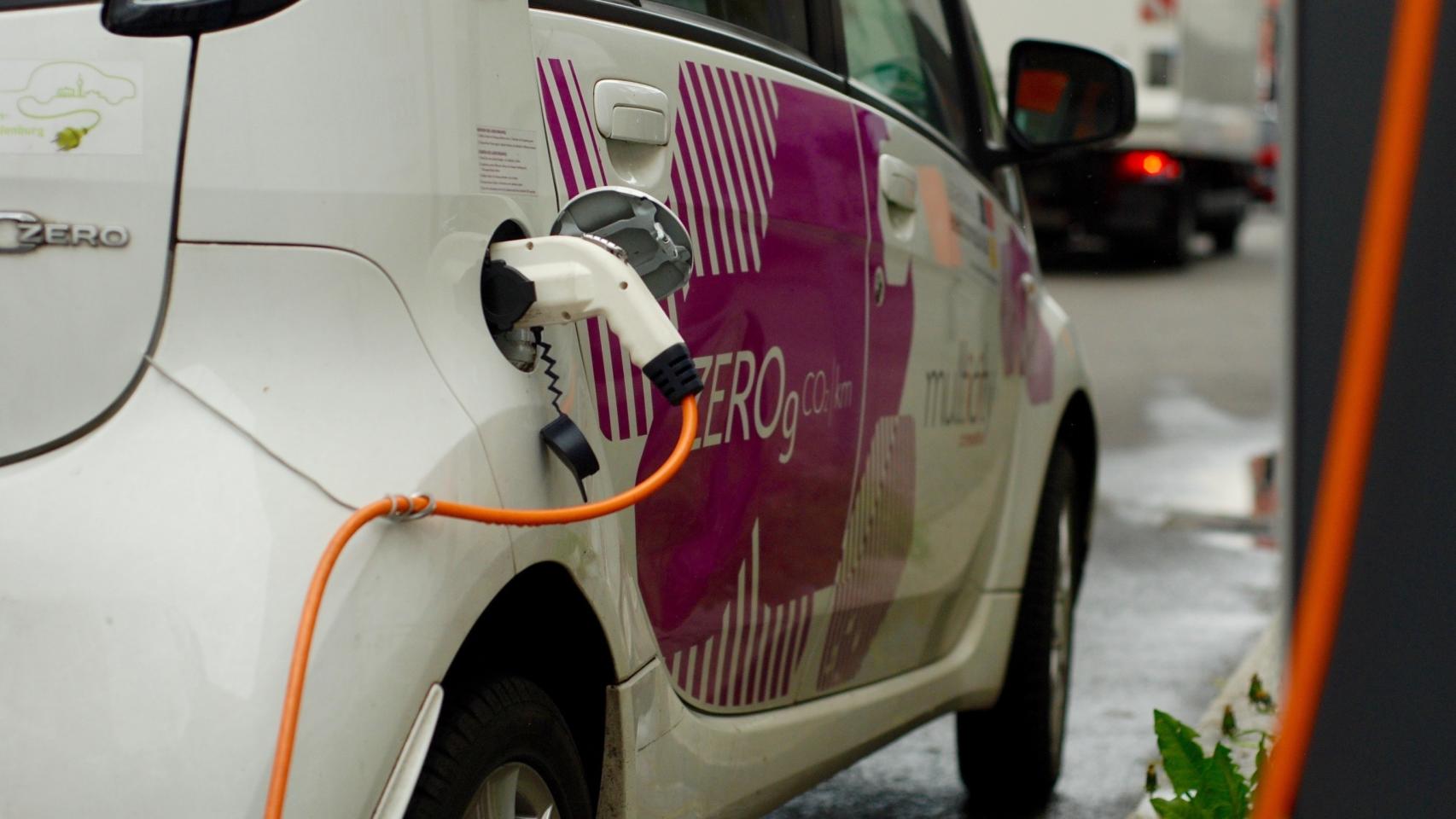 Cargador de coche eléctrico de Multicity.