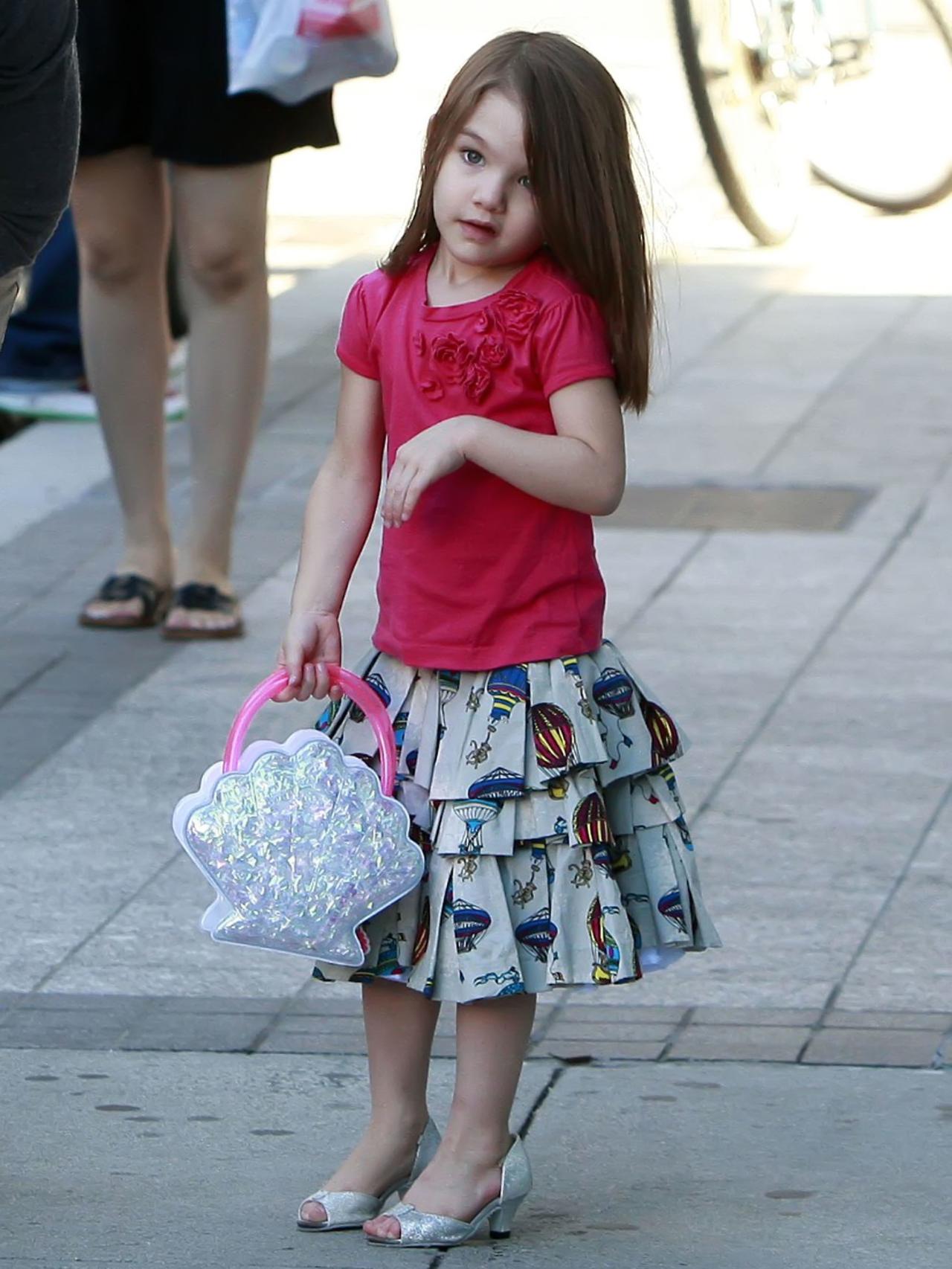 Una de las primeras imágenes de Suri con tacones