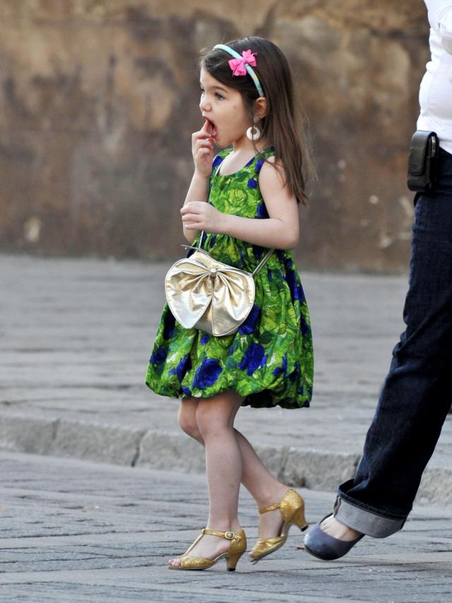 Suri Cruise paseando por las calles de Sevilla