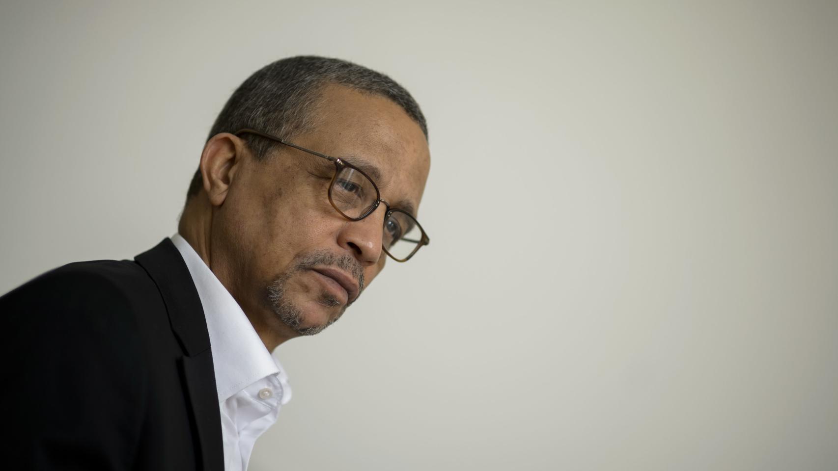 El novelista argelino y francés de adopción lamenta la falta de reconocimiento a su obra.