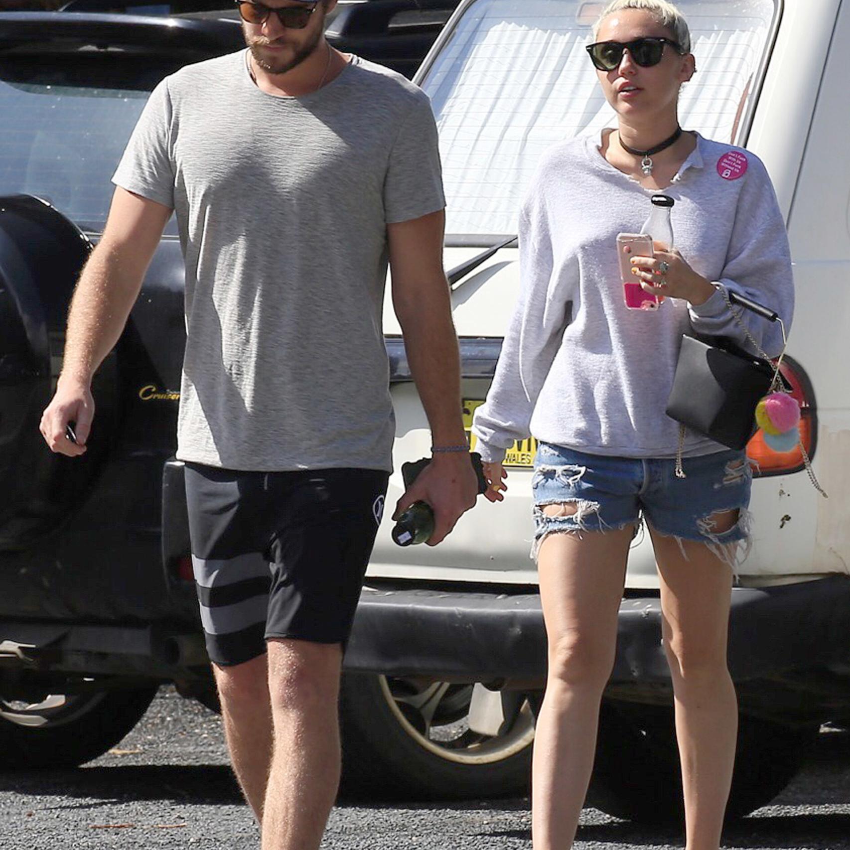 La pareja se ha dejado ver por las calles de Byron