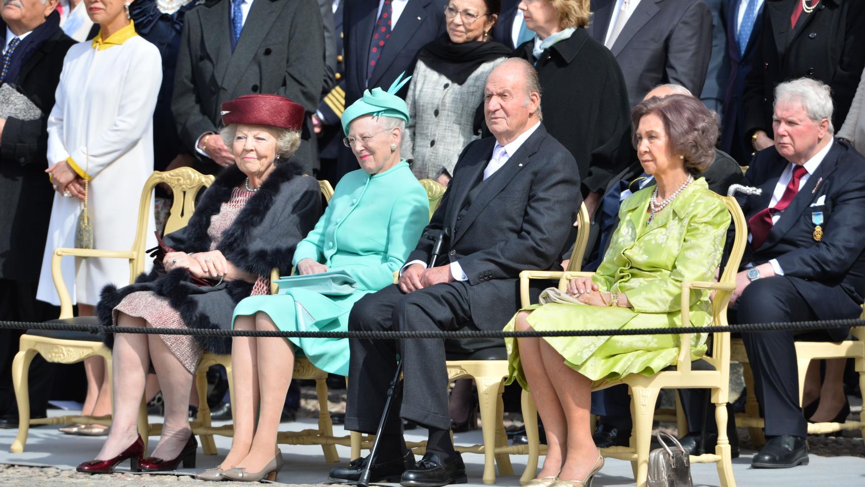 Los Reyes eméritos apenas se han dirigido la mirada durante los actos