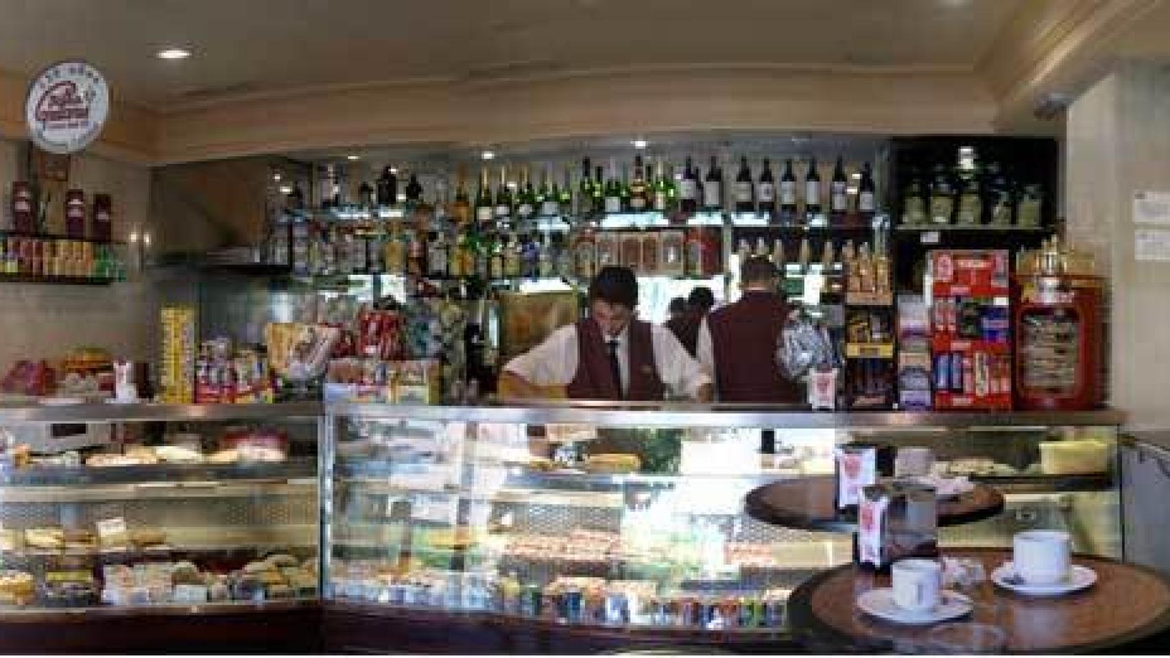 Interior de la pastelería Viena de Capellanes de Pozuelo