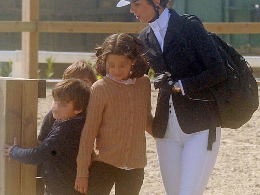 Margarita y sus hijos son habituales en la hípica