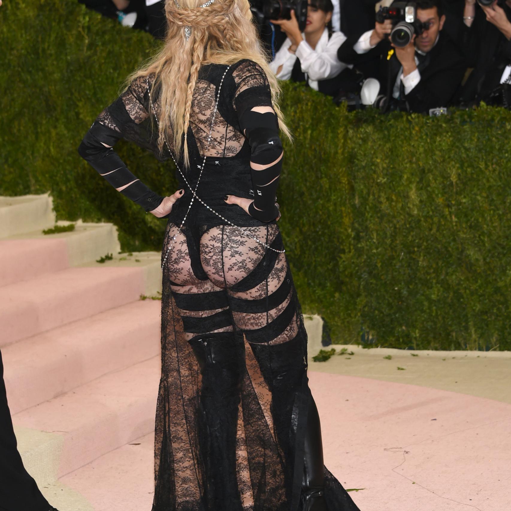 Madonna mostrando sus encantos