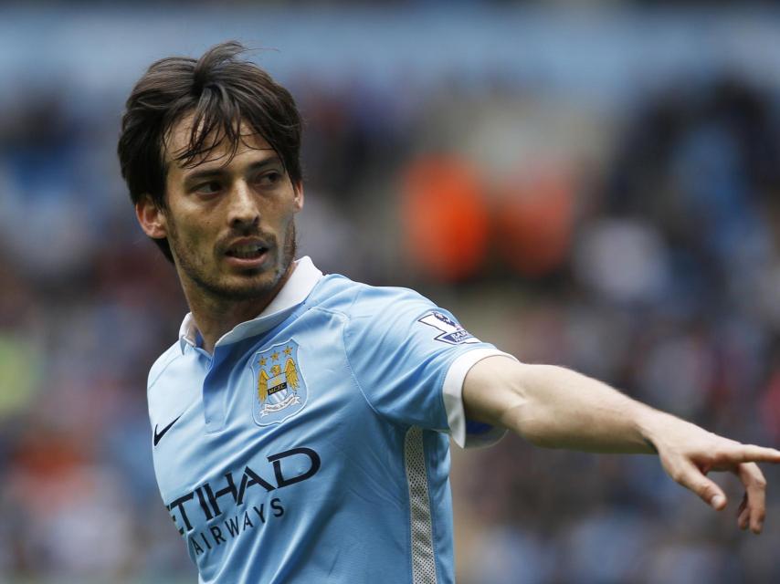 David Silva da instrucciones en el Etihad.