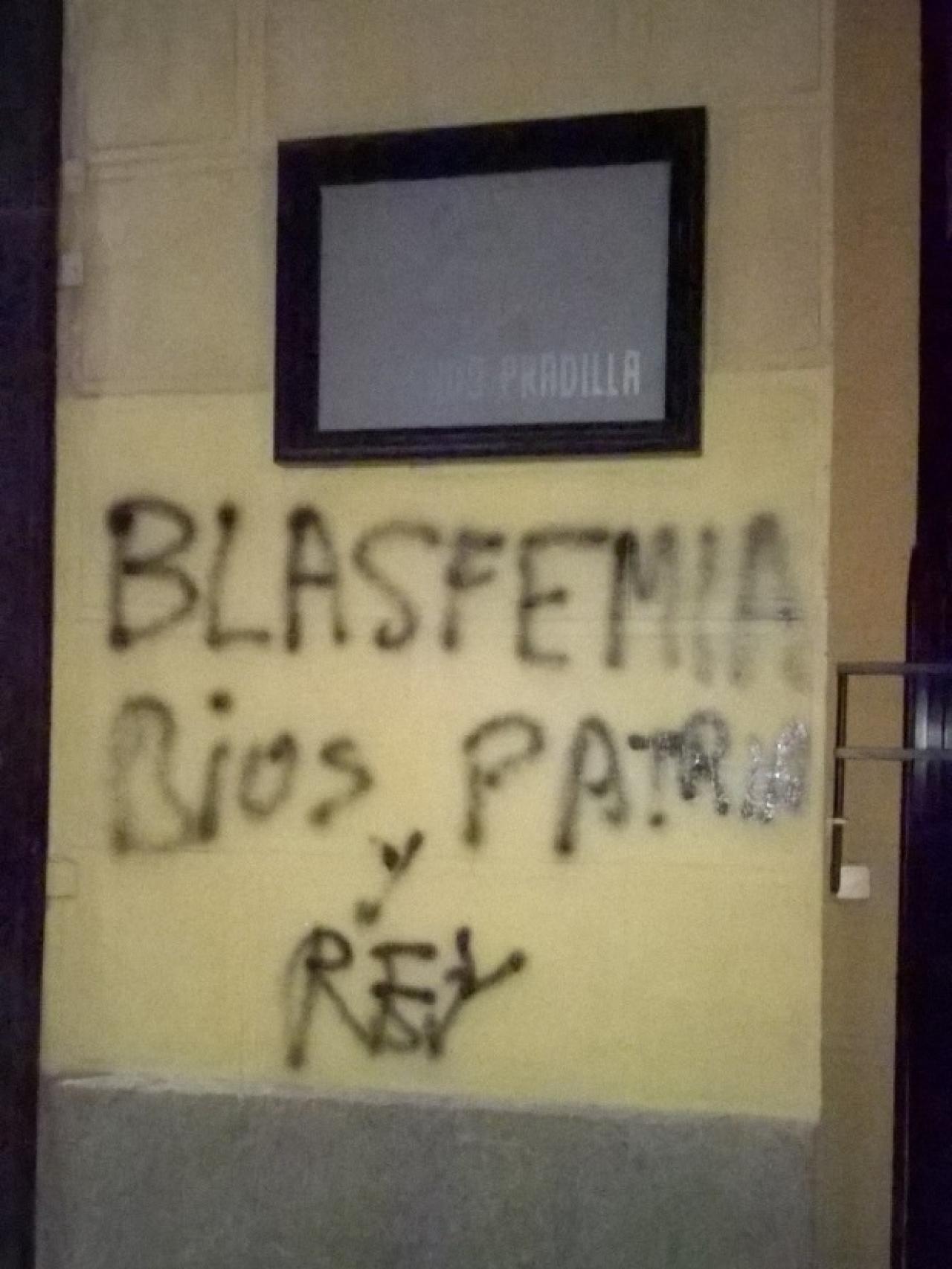 Pintada aparecida en la fachada de la galería.