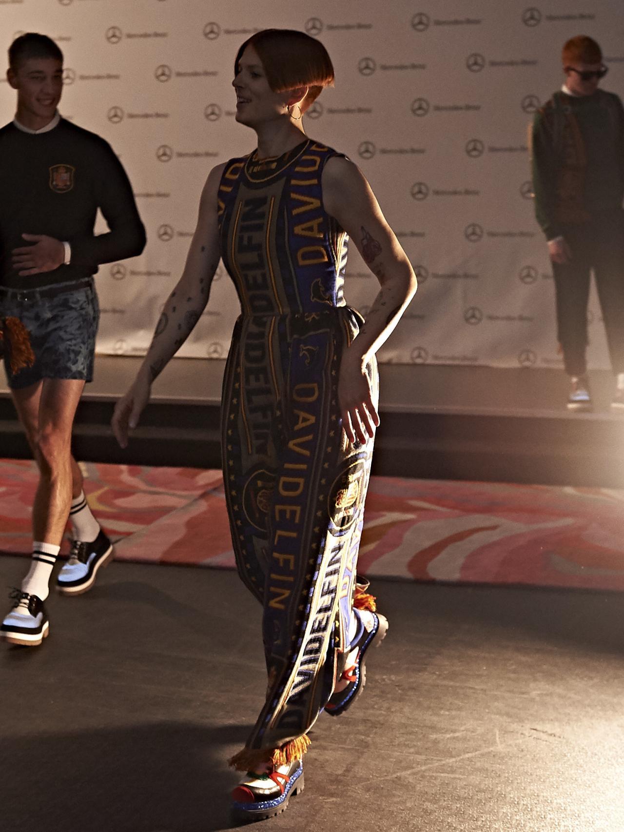 Bimba Bosé en el backstage durante el desfile de David Delfín en la MBFWM