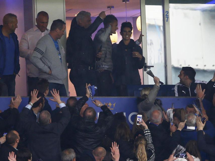 Vardy celebra un gol en el palco.