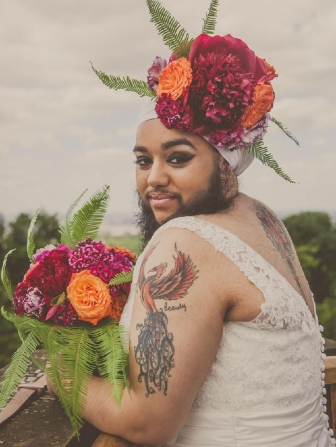 Harnaam posa para una página web de novias