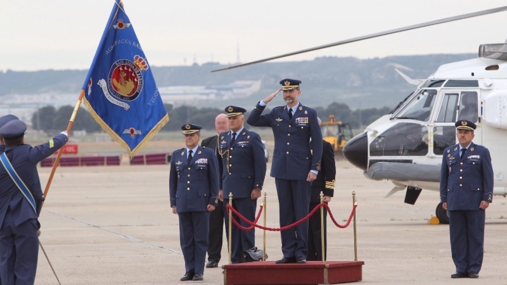 El rey Felipe a su llegada a la Base Aérea de Zaragoza en 2015