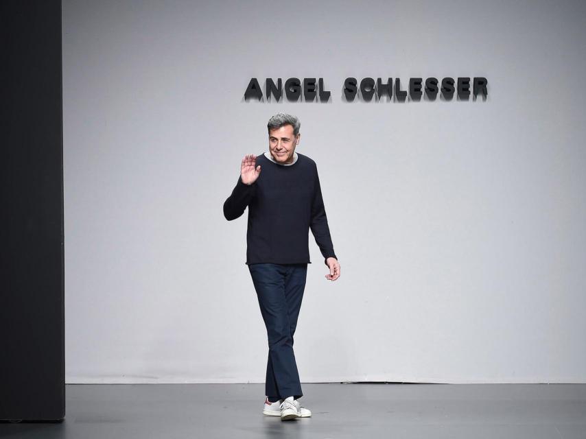 El diseñador Ángel Schlesser tras su último desfile en Madrid.