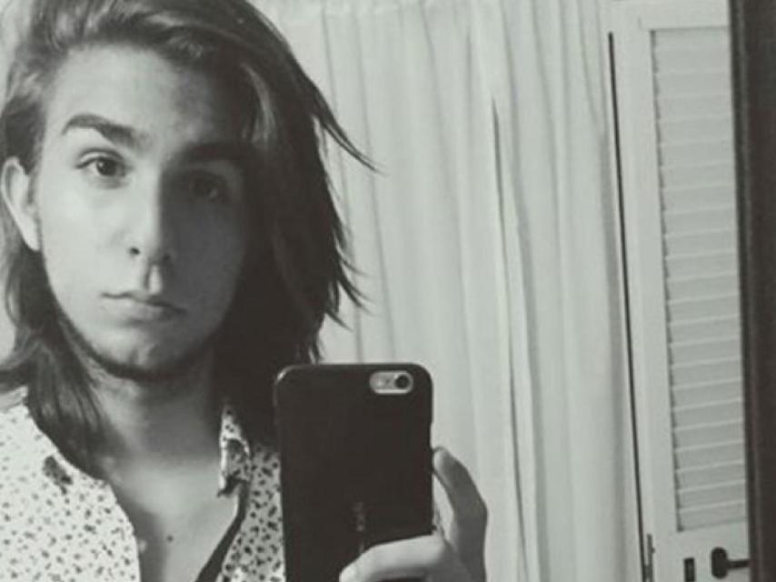 Tony Castro haciéndose un selfie