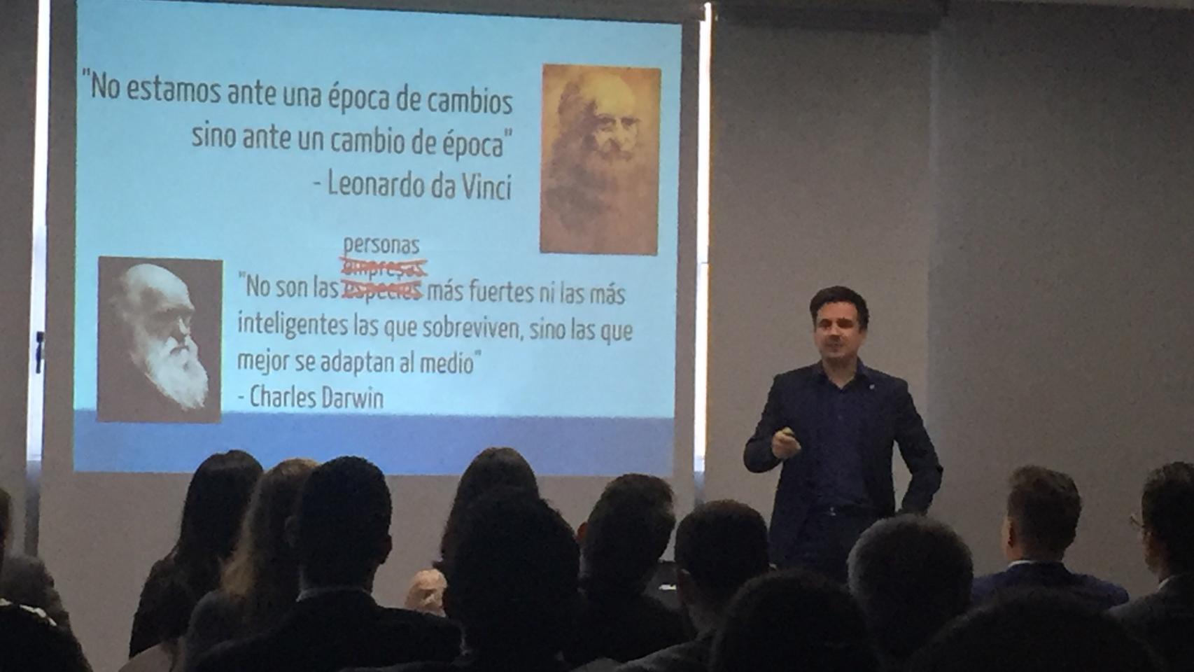 Luxor, durante su actuación en el club de golf.