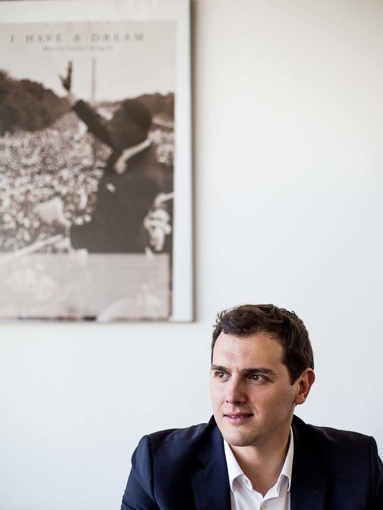 Un póster de Martin Luther King preside el despacho de Rivera en el Congreso.