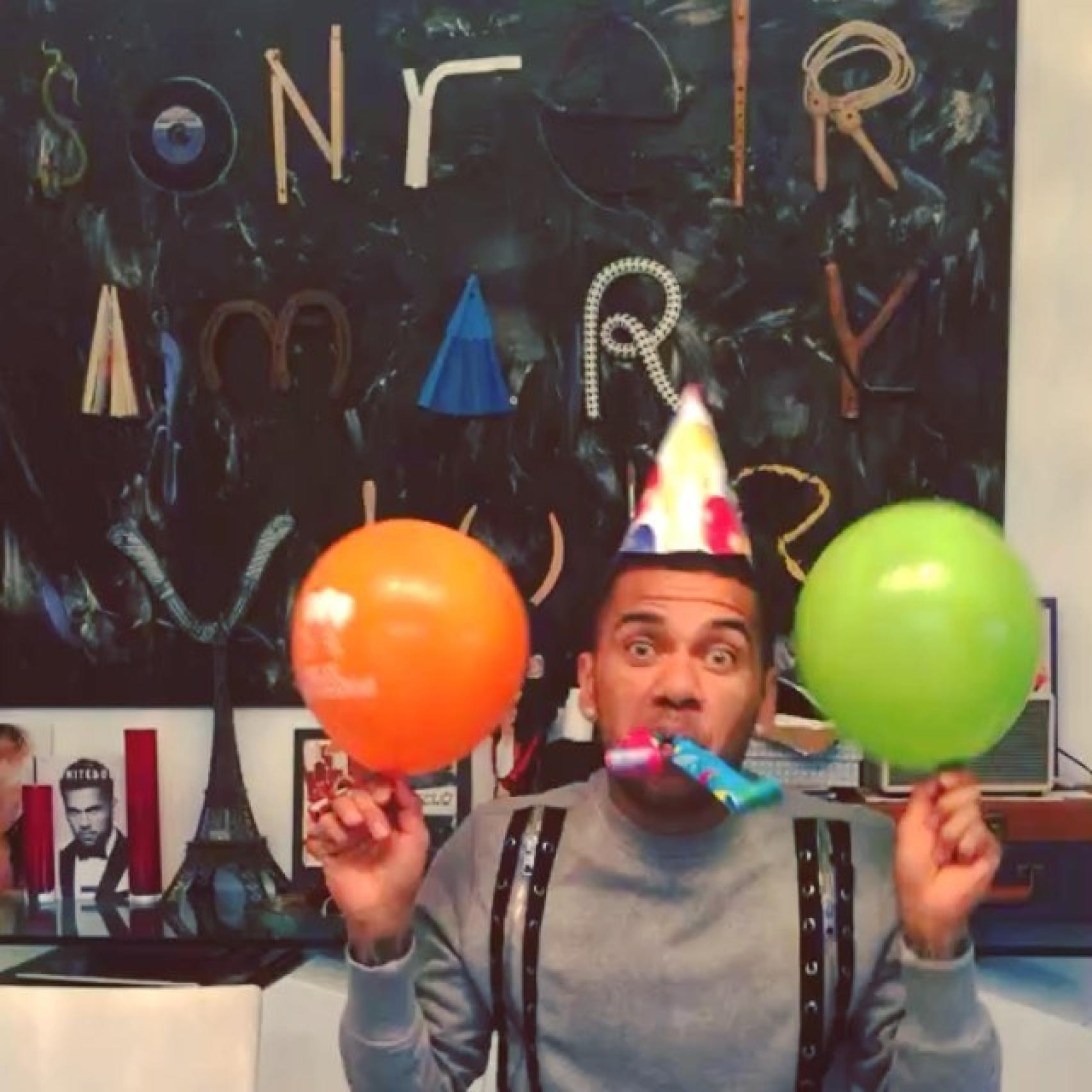 Dani Alves celebrando su cumpleñaos